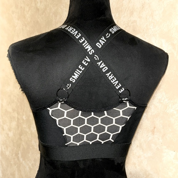 Super Comfortable Cross-Back Sports Bra - Max Support Workout Top - Picture 6 of 15